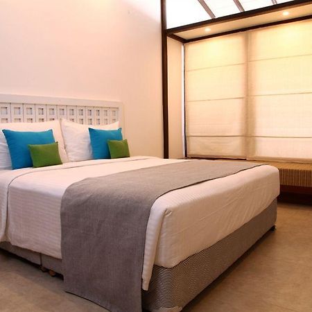 Blue Oceanic Beach Hotel Negombo Ngoại thất bức ảnh