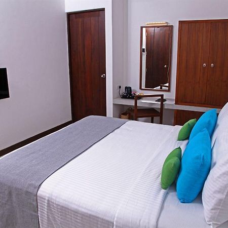 Blue Oceanic Beach Hotel Negombo Ngoại thất bức ảnh